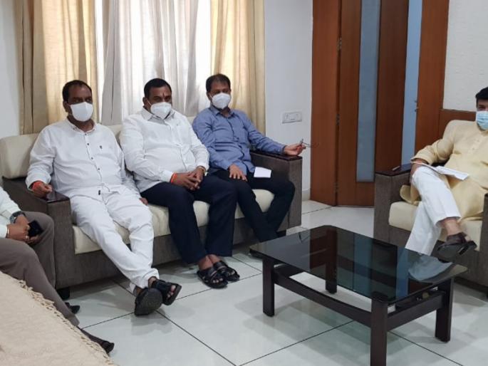 Subject of change of Zilla Parishad office bearers directly to the Chief Minister, involvement in Shiv Sena | जिल्हा परिषद पदाधिकारी बदलाचा विषय थेट मुख्यमंत्र्यांपर्यंत, शिवसेनेतील गुंता Subject of change of Zilla Parishad office bearers directly to the Chief Minister, involvement in Shiv Sena | जिल्हा परिषद पदाधिकारी बदलाचा विषय थेट मुख्यमंत्र्यांपर्यंत, शिवसेनेतील गुंता