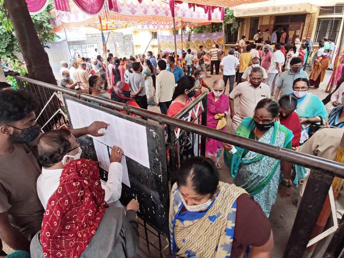 Outrage from citizens over missed vaccination planning | लसीकरणाचे नियोजन चुकल्याने नागरिकांतून संताप Outrage from citizens over missed vaccination planning | लसीकरणाचे नियोजन चुकल्याने नागरिकांतून संताप