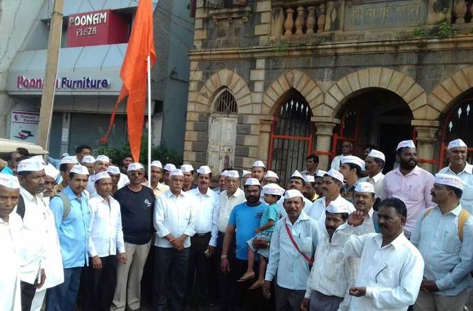 Five thousand Marathas in Karnataka hit in Mumbai | कर्नाटकातील पाच हजार मराठा बांधवांची मुंबईत धडक