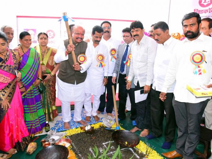 Police boots, belts will be made from 'Lidcom' center | ‘लिडकॉम’ केंद्रातून पोलिसांचे बूट, बेल्ट तयार होणार-सुरेश खाडे Police boots, belts will be made from 'Lidcom' center | ‘लिडकॉम’ केंद्रातून पोलिसांचे बूट, बेल्ट तयार होणार-सुरेश खाडे