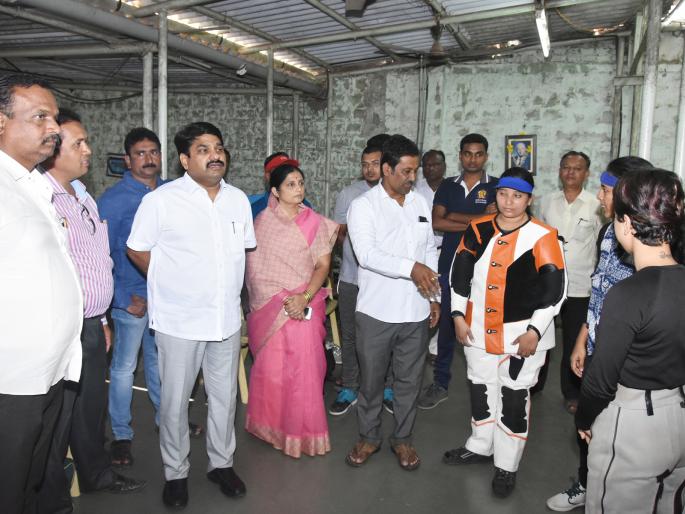 Kolhapur: Visit of MLA Patil, Mayor to Dudhali Shooting Range | कोल्हापूर : दुधाळी शूटिंग रेंजला आमदार पाटील, महापौरांची भेट