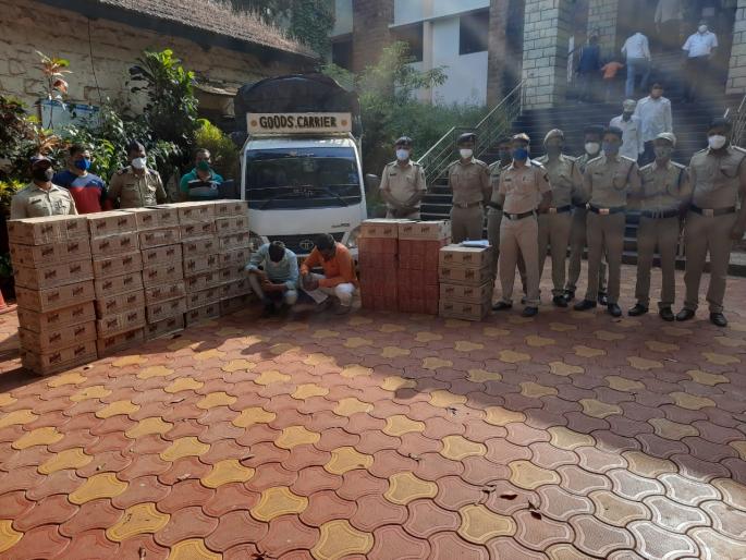 Tempo smuggled with Goa-made liquor seized | गोवा बनावटीच्या मद्यासह चोरटी वाहतूक करणारा टेम्पो जप्त Tempo smuggled with Goa-made liquor seized | गोवा बनावटीच्या मद्यासह चोरटी वाहतूक करणारा टेम्पो जप्त