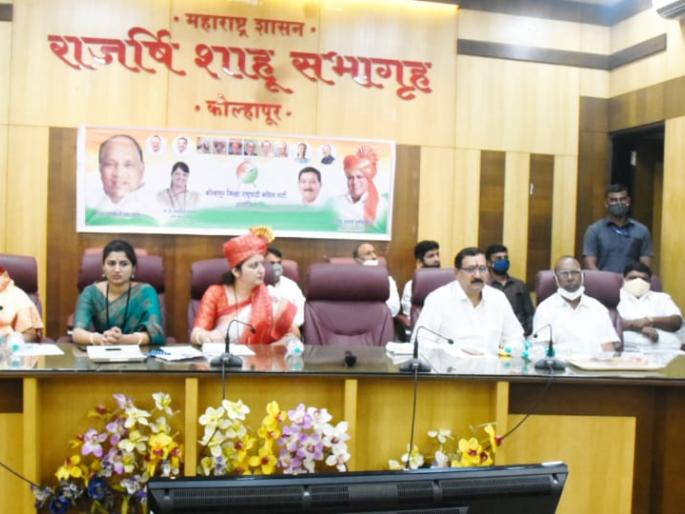 Honoring women only because of Sharad Pawar: Hasan Mushrif | शरद पवार यांच्यामुळेच महिलांना सन्मान : हसन मुश्रीफ Honoring women only because of Sharad Pawar: Hasan Mushrif | शरद पवार यांच्यामुळेच महिलांना सन्मान : हसन मुश्रीफ