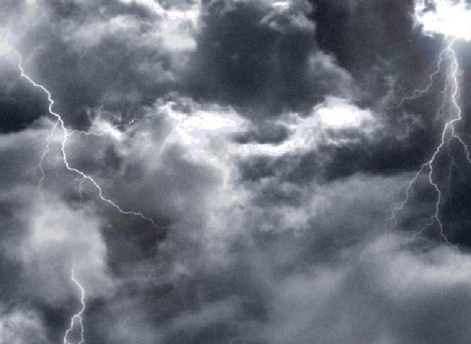 Cloudy weather in Chalisgaon | चाळीसगावला ढगाळ वातावरण Cloudy weather in Chalisgaon | चाळीसगावला ढगाळ वातावरण