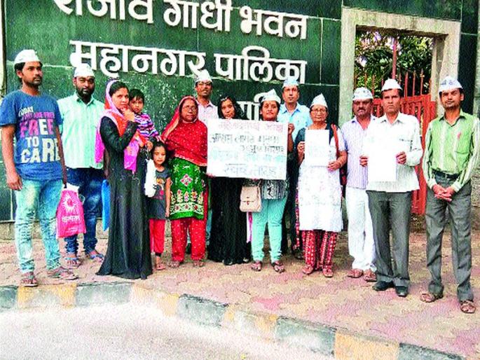 On behalf of AAP, Manpasamora agitation | ‘आप’च्या वतीने मनपासमोर आंदोलन On behalf of AAP, Manpasamora agitation | ‘आप’च्या वतीने मनपासमोर आंदोलन