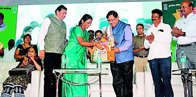 Improve health of soil by water, gas, and soil rearing | जल, वायू, भूमीच्या संगोपनातून जमिनीचे आरोग्य सुधारा Improve health of soil by water, gas, and soil rearing | जल, वायू, भूमीच्या संगोपनातून जमिनीचे आरोग्य सुधारा