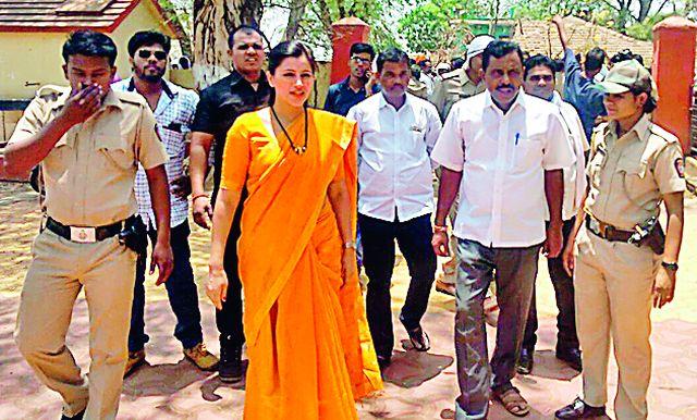 Rajkumar Patella's surrendered in Thane | राजकुमार पटेलांची धारणी ठाण्यात शरणागती Rajkumar Patella's surrendered in Thane | राजकुमार पटेलांची धारणी ठाण्यात शरणागती