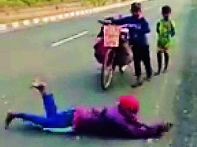 While Lottangan will visit Vaishnodevi, march to Gujarat | लोटांगण घालत घेणार वैष्णोदेवीचे दर्शन, गुजरातपर्यंत कूच While Lottangan will visit Vaishnodevi, march to Gujarat | लोटांगण घालत घेणार वैष्णोदेवीचे दर्शन, गुजरातपर्यंत कूच