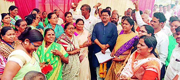 Ranaragini bunch, liquor shop closed | रणरागिणींचा दणका, दारू दुकान बंद