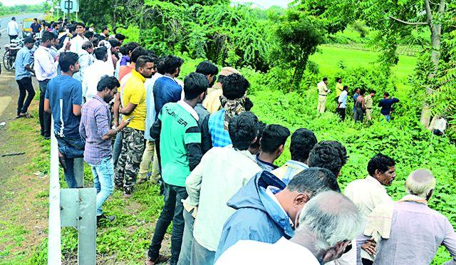 Suicide by retaliation of retired inspector | सेवानिवृत्त निरीक्षकाची गळफास घेऊन आत्महत्या Suicide by retaliation of retired inspector | सेवानिवृत्त निरीक्षकाची गळफास घेऊन आत्महत्या