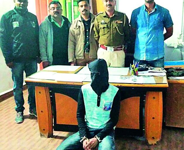 Pistols, cartridges arrested in Amravati | पिस्तूल, काडतूस बाळगणाऱ्या तरुणास अमरावतीत अटक Pistols, cartridges arrested in Amravati | पिस्तूल, काडतूस बाळगणाऱ्या तरुणास अमरावतीत अटक