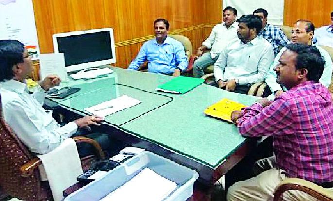 CREDAI's initiative for water repurchase | जलपुनर्भरणाबाबत क्रेडाईचा पुढाकार CREDAI's initiative for water repurchase | जलपुनर्भरणाबाबत क्रेडाईचा पुढाकार