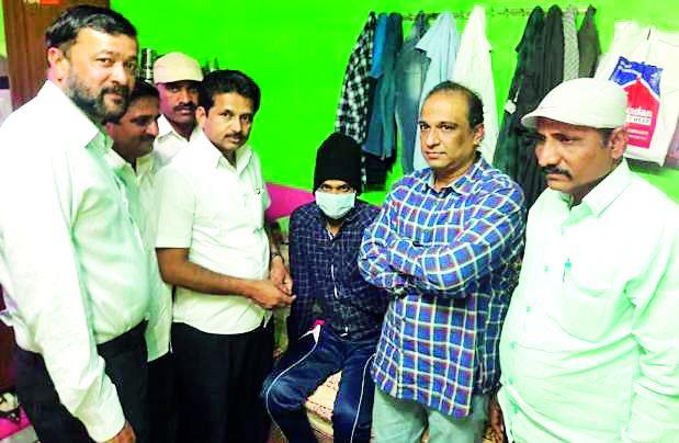 Helping the cancerous kabaddi to give a clean glow | कर्करूग्ण कबड्डीपटूला निर्मल उज्ज्वलकडून मदत Helping the cancerous kabaddi to give a clean glow | कर्करूग्ण कबड्डीपटूला निर्मल उज्ज्वलकडून मदत