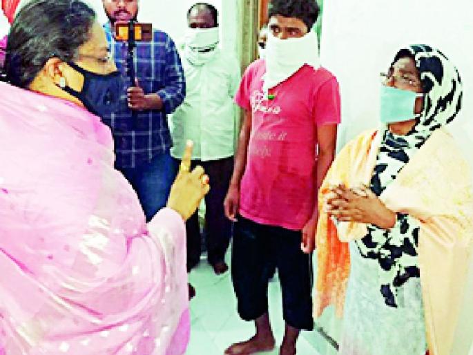 Boycott on Koranamukta woman, warning of ministers | कोरानामुक्त महिलेवर बहिष्कार, मंत्र्यांचा इशारा Boycott on Koranamukta woman, warning of ministers | कोरानामुक्त महिलेवर बहिष्कार, मंत्र्यांचा इशारा