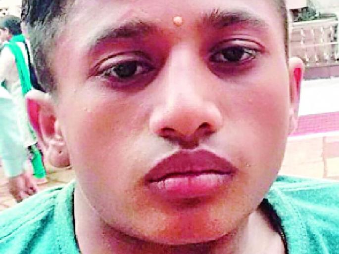 Peacock IAS officers want | मयूरला व्हायचेय आयएएस अधिकारी Peacock IAS officers want | मयूरला व्हायचेय आयएएस अधिकारी