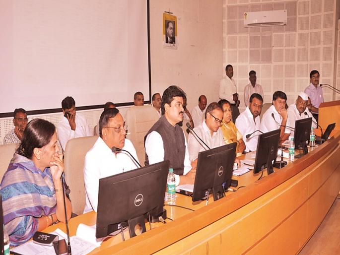In the possession of District Collector | जलसाठे जिल्हाधिका-यांच्या ताब्यात In the possession of District Collector | जलसाठे जिल्हाधिका-यांच्या ताब्यात