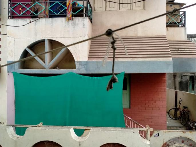 Businessman injured in thievery attack | गेवराईत चोरट्याच्या हल्ल्यात व्यापारी जखमी Businessman injured in thievery attack | गेवराईत चोरट्याच्या हल्ल्यात व्यापारी जखमी