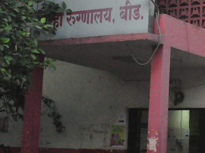 Workout of hospital staff while handling helpless patients | बेवारस रुग्णांना सांभाळताना रुग्णालय कर्मचाऱ्यांची कसरत Workout of hospital staff while handling helpless patients | बेवारस रुग्णांना सांभाळताना रुग्णालय कर्मचाऱ्यांची कसरत