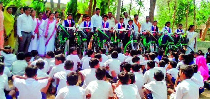 Government schemes support for students | शासनाच्या योजना विद्यार्थ्यांसाठी आधार  Government schemes support for students | शासनाच्या योजना विद्यार्थ्यांसाठी आधार