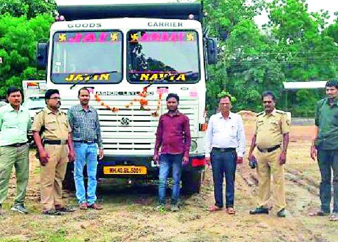 Illegal transport of sand; Three trucks seized | रेतीची अवैध वाहतूक; तीन ट्रक जप्त Illegal transport of sand; Three trucks seized | रेतीची अवैध वाहतूक; तीन ट्रक जप्त