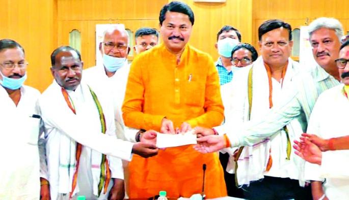 District Bank On behalf of To the Chief Minister's Aid Fund 21 Lakhs | जिल्हा बँकेतर्फे मुख्यमंत्री सहायता निधीला २१ लाख District Bank On behalf of To the Chief Minister's Aid Fund 21 Lakhs | जिल्हा बँकेतर्फे मुख्यमंत्री सहायता निधीला २१ लाख