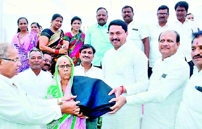 The farmer is not the avenger but the provider | शेतकरी मागणारा नाही तर देणारा आहे