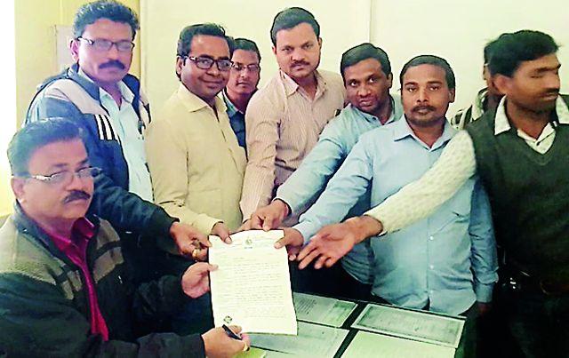 Ban online paper sales | आॅनलाईन औषध विक्रीवर बंदी घाला Ban online paper sales | आॅनलाईन औषध विक्रीवर बंदी घाला