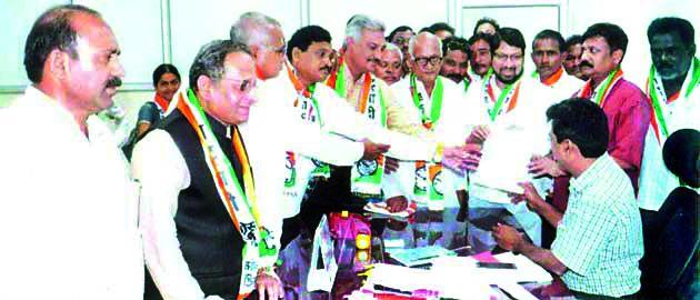 NCP protests | राष्ट्रवादीने केला निषेध NCP protests | राष्ट्रवादीने केला निषेध