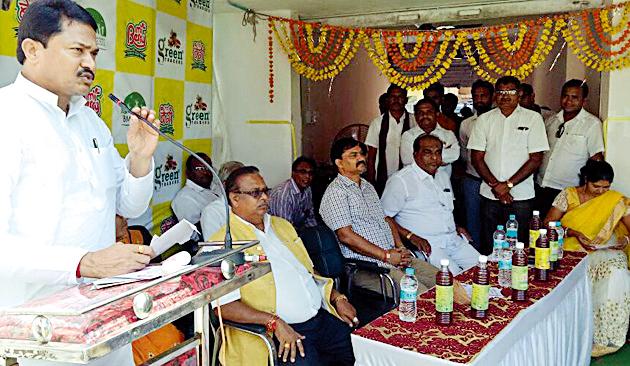 Mohfuna syrup is useful for health | आरोग्यासाठी मोहफुलाचे सरबत उपयुक्त Mohfuna syrup is useful for health | आरोग्यासाठी मोहफुलाचे सरबत उपयुक्त