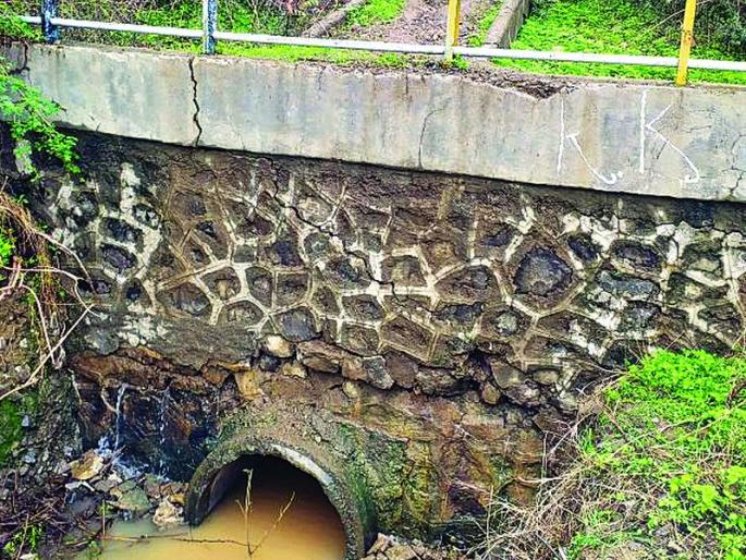 Padmavati, karadi dam leak | पद्मावती, करडी धरणाला गळती Padmavati, karadi dam leak | पद्मावती, करडी धरणाला गळती