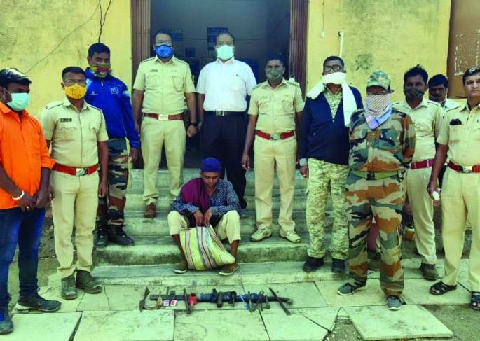 Accused arrested for setting fire to forest | जंगलाला आग लावणाऱ्या आरोपीस अटक