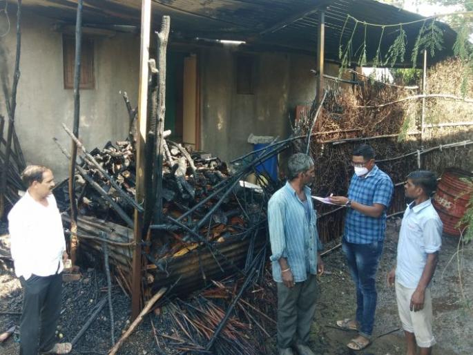 Damage to house in fire at Hingona | हिंगोणा येथील आगीत घराचे नुकसान Damage to house in fire at Hingona | हिंगोणा येथील आगीत घराचे नुकसान