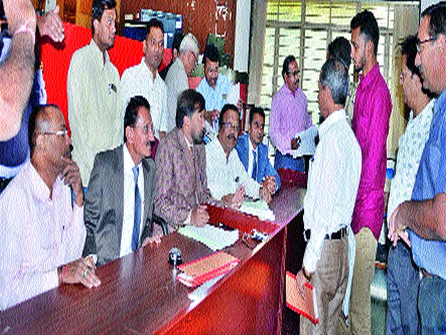 Three cases were resolved in the Lok Adalat | लोकअदालतीत ४५०० प्रकरणे निकाली Three cases were resolved in the Lok Adalat | लोकअदालतीत ४५०० प्रकरणे निकाली