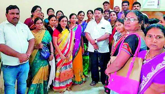 Maitreya representatives and investors' MLAs | मैत्रेय प्रतिनिधी व गुंतवणूकदारांचे आमदारांना साकडे Maitreya representatives and investors' MLAs | मैत्रेय प्रतिनिधी व गुंतवणूकदारांचे आमदारांना साकडे