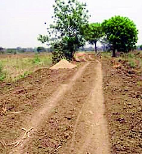Pallora-Nirli road condition is pathetic | पेल्लोरा-निर्ली रस्त्याची स्थिती दयनीय