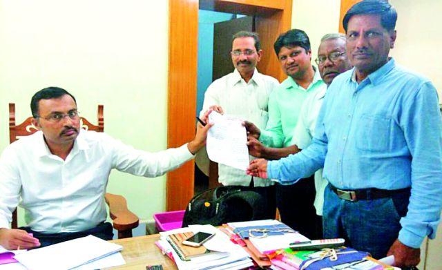 Dhobi community deprived of fair rights | धोबी समाज न्याय्य हक्कांपासून वंचित Dhobi community deprived of fair rights | धोबी समाज न्याय्य हक्कांपासून वंचित