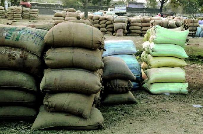 Transparency in the sale of paddy due to the token system | टोकन पद्धतीमुळे धान विक्रीत पारदर्शकता Transparency in the sale of paddy due to the token system | टोकन पद्धतीमुळे धान विक्रीत पारदर्शकता