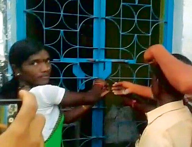 Lack of Gram Panchayat by Sarpanch | सरपंचांनीच ठोकले ग्रामपंचायतीला कुलूप Lack of Gram Panchayat by Sarpanch | सरपंचांनीच ठोकले ग्रामपंचायतीला कुलूप