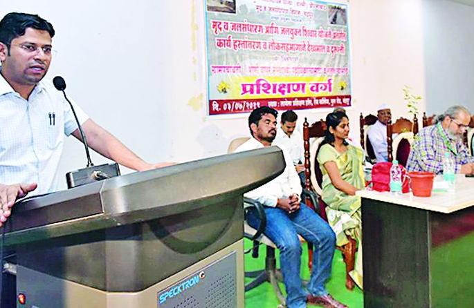 Rehabilitation requirement for water conservation | जलसंधारणासाठी पुनर्भरणाची गरज Rehabilitation requirement for water conservation | जलसंधारणासाठी पुनर्भरणाची गरज