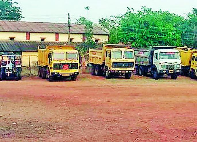 Six vehicles of smuggling seized | रेती तस्करीची सहा वाहने जप्त Six vehicles of smuggling seized | रेती तस्करीची सहा वाहने जप्त