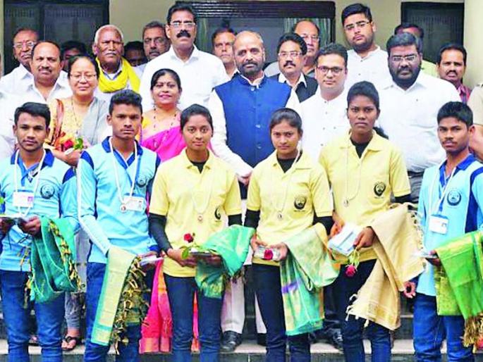 Invite him to 'The President' | ‘त्यांना’ राष्ट्रपतींच्या भेटीचे आमंत्रण Invite him to 'The President' | ‘त्यांना’ राष्ट्रपतींच्या भेटीचे आमंत्रण