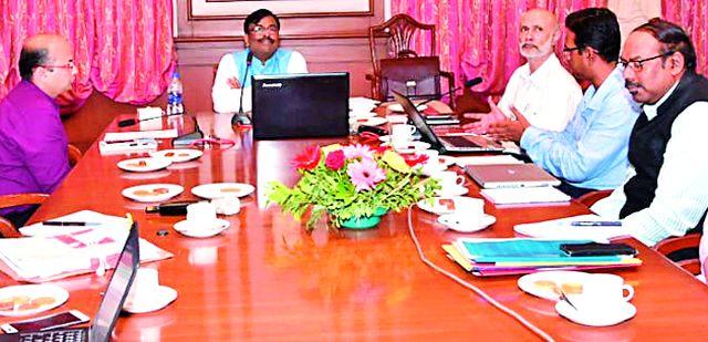 Two set of agarbatti production will be started | अगरबत्ती निर्मितीचे दोन संच सुरू होणार