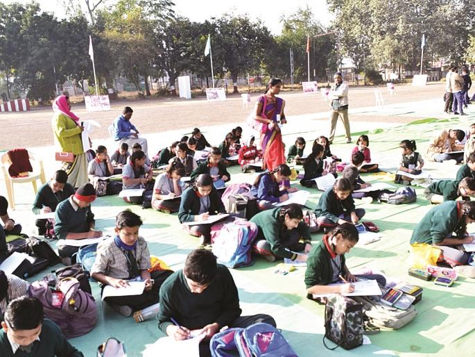 1500 students Participating in the painting competition | अकोला जिल्ह्यातील पंधराशेवर विद्यार्थ्यांचा चित्रकला स्पर्धेत सहभाग 1500 students Participating in the painting competition | अकोला जिल्ह्यातील पंधराशेवर विद्यार्थ्यांचा चित्रकला स्पर्धेत सहभाग