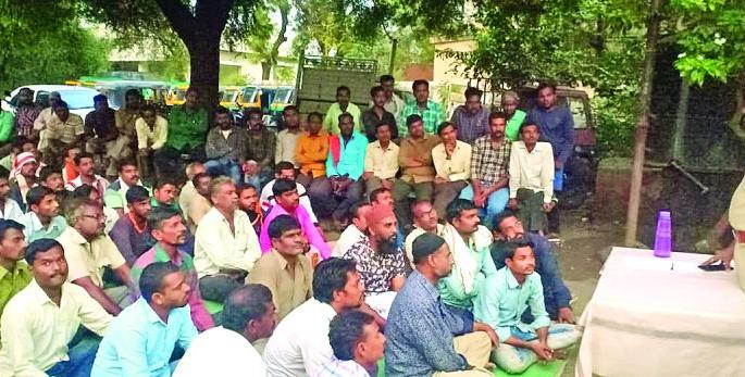 Auto drivers, keep traffic flowing! | ऑटो चालकांनो, वाहतूक सुरळीत ठेवा! Auto drivers, keep traffic flowing! | ऑटो चालकांनो, वाहतूक सुरळीत ठेवा!