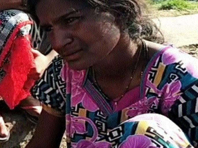 Both stomachs are gone, what do I do now though? | पोटची दोन्ही पोरं सोडून गेली, मी आता जगून तरी काय करू? - आईने फोडला हंबरडा