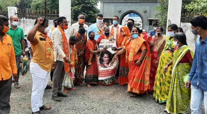 Amalnerla Sena Jodemar Andolan | अमळनेरला सेनेचे जोडेमार आंदोलन