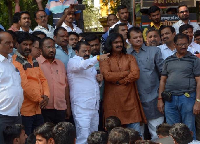 Organizing Maratha Kranti Maha Morcha on Friday in Dhule | धुळ्यात शुक्रवारी मराठा क्रांती महामोर्चाचे आयोजन Organizing Maratha Kranti Maha Morcha on Friday in Dhule | धुळ्यात शुक्रवारी मराठा क्रांती महामोर्चाचे आयोजन