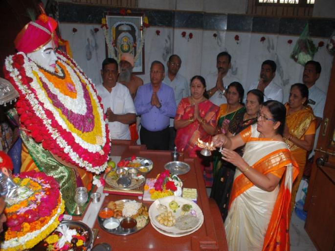 The devotees of Roop Pahoni Gajanan were pleased | रूप पाहोनी गजाननाचे भक्तगण प्रसन्न झाले The devotees of Roop Pahoni Gajanan were pleased | रूप पाहोनी गजाननाचे भक्तगण प्रसन्न झाले