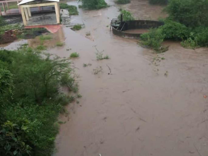 Cloudy rain in Dindori taluka | दिंडोरी तालुक्यात ढगफुटीसदृश पाऊस Cloudy rain in Dindori taluka | दिंडोरी तालुक्यात ढगफुटीसदृश पाऊस