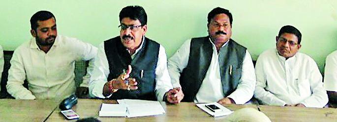 Thousands of farmers and activists will go | हजारो शेतकरी व कार्यकर्ते जाणार